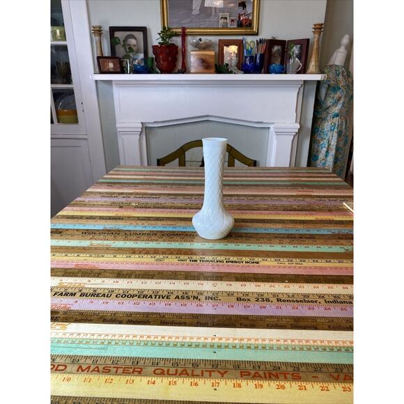 Hoosier Quilted Criss Cross Pattern Milk Glass Vase 4093 - Picture 4 of 8